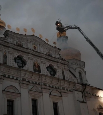 Міноборони Росії цинічно прокоментувало масований обстріл України та руйнування у Лаврі