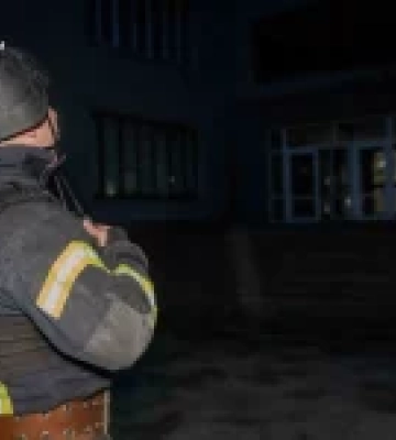 На Сумщині удар РФ по багатоквартирному будинку поранив трьох людей