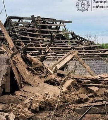 Двоє людей поранені, пошкоджені авто “швидкої” та приватне авто у Запорізькому районі