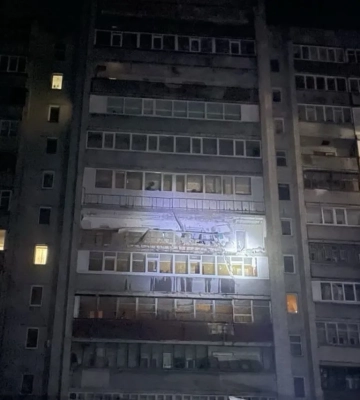Російський дрон влучив у багатоповерхівку в Сумах: серед постраждалих – дитина