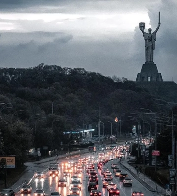 Со светом уже 105 тысяч семей. В результате ночного удара РФ по Киеву повреждены линии электропередач, ремонт продолжается — ДТЭК