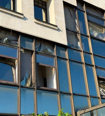 Масований удар по Києву: пошкоджено будівлю Вищого антикорупційного суду на Хрещатику. ВIДЕО