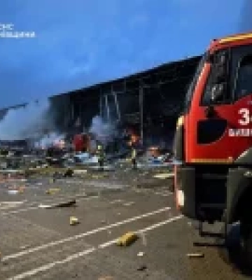 На Київщині через комбіновану атаку РФ виникли пожежі в кількох районах