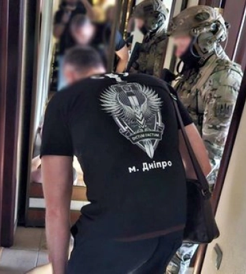 Применили электрошокер и угрожали убийством: в Днепре трое мужчин "выбивали" несуществующий долг у знакомого. ФОТОРЕПОРТАЖ