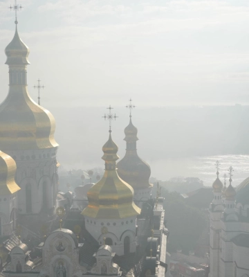 У Києві пролунали вибухи під час атаки РФ