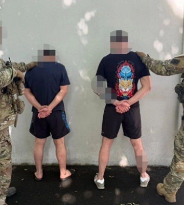 Застосували шокер та погрожували вбивством: у Дніпрі троє чоловіків "вибивали" ніснуючий борг зі знайомого. ФОТОрепортаж