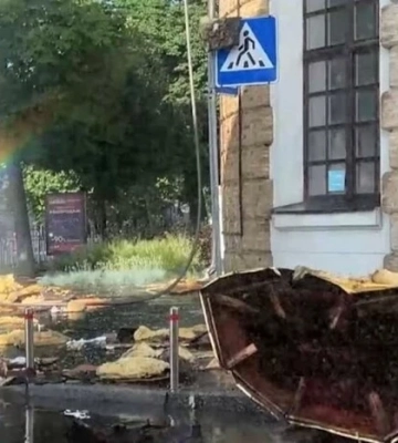 Атака на Київ: під час гасіння пожежі у Лаврі з'явилася веселка (відео)