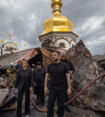 Два российских дрона целенаправленно атаковали Лавру и «Мистецький Арсенал» — Зеленский
