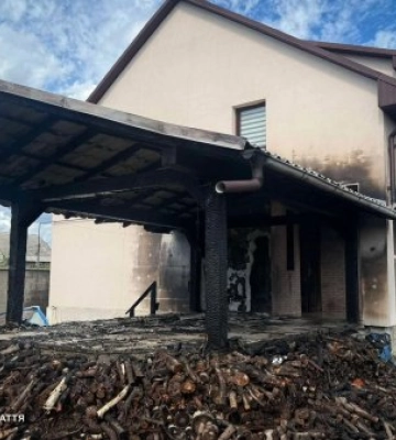 Лічені хвилини до трагедії: у Виноградові пожежа через холодильник ледь не знищила житловий будинок
