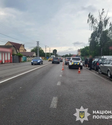У селі на Київщині необачна пішохідка потрапила під колеса автомобіля