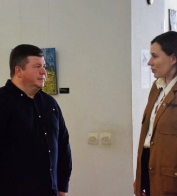 Культурний міст між Києвом та Тбілісі: на Андріївському узвозі відкрилася виставка грузинського митця Автанділа Гургенідзе