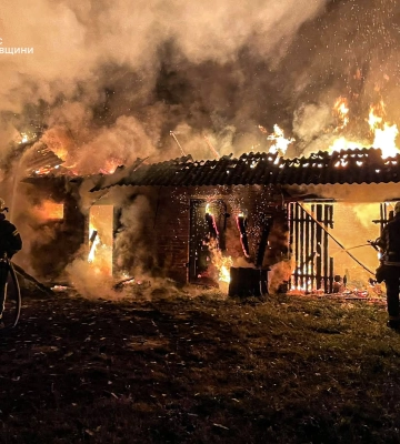 Вогонь охопив будівлю на 84 м²: на Львівщині запобігли масштабній пожежі