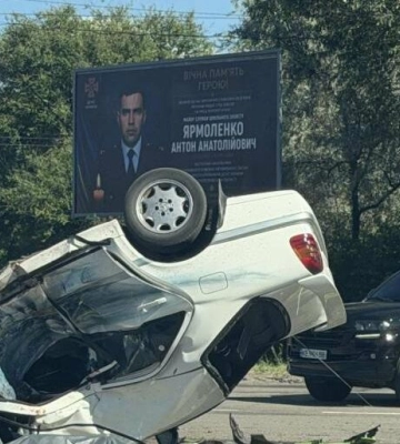 Авто влетіло в мотоцикли і перекинулося: смертельна ДТП на Дніпропетровщині