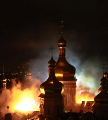 Пожежа у Лаврі, пошкоджені медзаклад та школа: Київ після чергової російської атаки