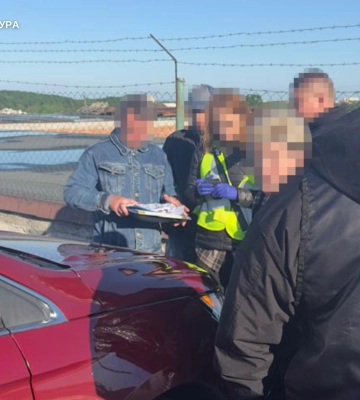 Обіцяла зняти військовозобов’язаного з розшуку ТЦК та СП - на Вінниччині викрито спритницю