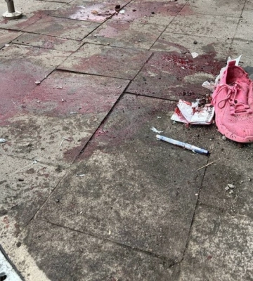 Ворог вдарив дроном біля супермаркету в Херсоні, постраждали цивільні