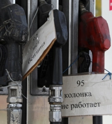 «Завозной» из Крыма дефицит? На юге России растут очереди на АЗС