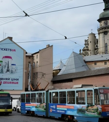 На площі Митній у Львові сповільнять рух транспорту через ремонт аварійної колії