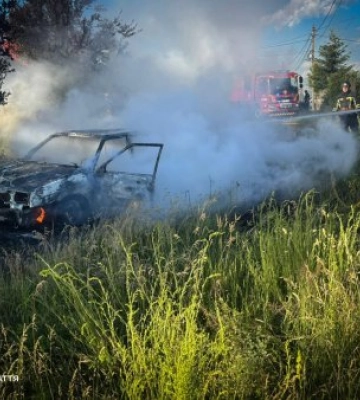 Автомобіль спалахнув серед вечора: на Хустщині ВАЗ згорів за лічені хвилини