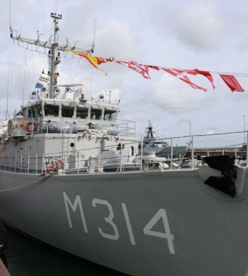 Нідерланди передали ВМС Україні протимінний корабель Генічеськ