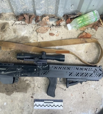 Амфетамін, два АК і Glock: на дачі під Луцьком ділки влаштували нарколабораторію