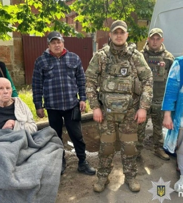 "Білі янголи" евакуювали ще шістьох людей з Донеччини
