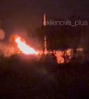 В РФ после атаки дронов горит нефтебаза