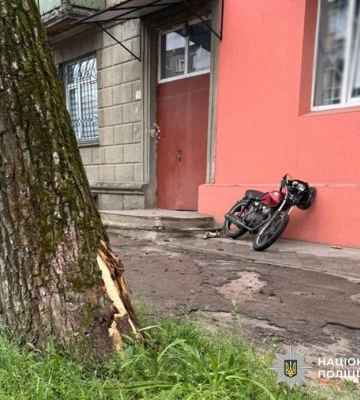 У Бердичеві Porsche Panamera на виїзді з другорядної дороги збив мотоцикліста, - поліція