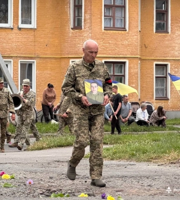 У Нововолинській громаді провели в останню дорогу воїнів Віталія Ткачова та Максима Медведчука 