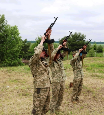 У Нововолинській громаді провели в останню дорогу воїнів Віталія Ткачова та Максима Медведчука 