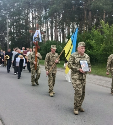 На Волині через рік після загибелі в останню путь провели 37-річного Героя Миколу Максимчука