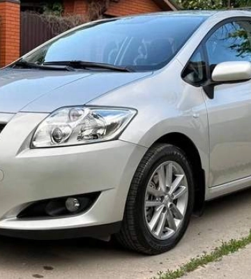 Старую Toyota Auris в идеальном сатане продают вдвое дороже рынка