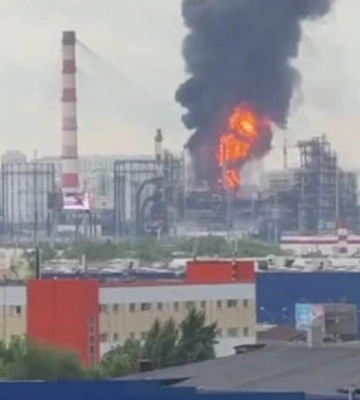 Москву атакують дрони: під ударом найбільший НПЗ російської столиці (відео)