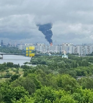 Столицю РФ атакують дрони, палає її найбільший НПЗ