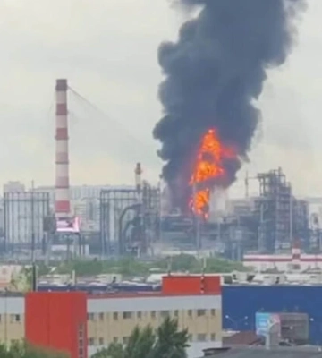 Зеленський підтвердив ураження Московського НПЗ (відео)