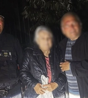 Шукали під звуки вибухів: на Бучанщині поліцейські повернули додому зниклу пенсіонерку