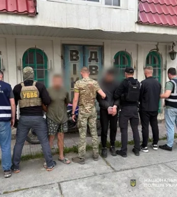 За $4000 до Румунії через Тису: на Закарпатті затримали 19-річного організатора схеми для ухилянтів. ФОТОрепортаж