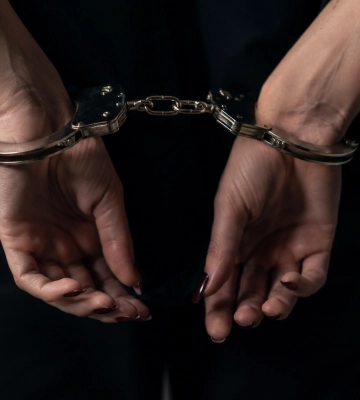 У Рівному затримали 19-річну кур’єрку шахраїв та вже повідомили їй про підозру, - прокуратура