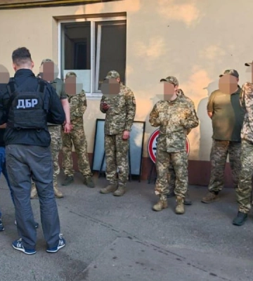 ДБР викрило схему незаконної мобілізації та побиття в РТЦК на Одещині: затримано 9 осіб. ФОТОрепортаж