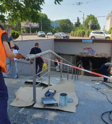Підземні переходи Одеси очищують від наслідків дій вандалів 