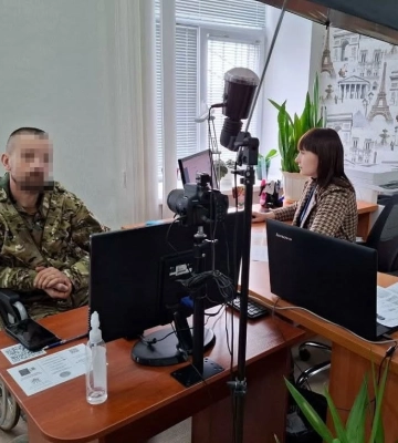 Військовий на Черкащині отримав новий паспорт, щоб пройти протезування після втрати кінцівок