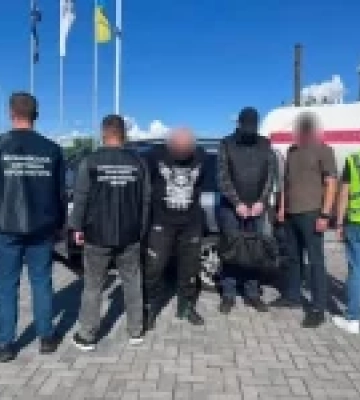 На Закарпатті викрили двох осіб, підозрюваних в організації незаконного переправлення призовника через кордон