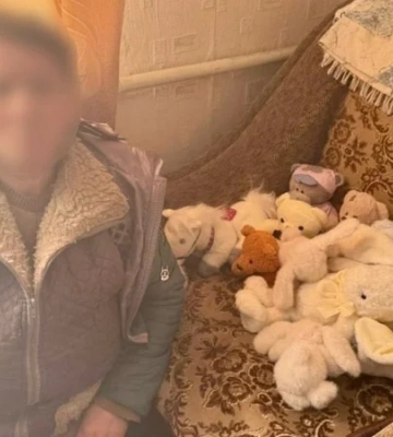 В Ровенской области вынесли приговор женщине, которая украла из могилы ребенка 13 игрушек