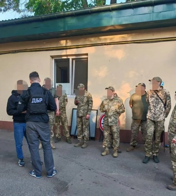 Похищали мужчин, пытали и насиловали - в Одесской области задержали группу сотрудников ТЦК