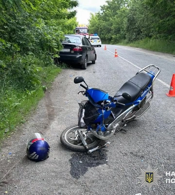 На Хмельниччині внаслідок ДТП постраждав літній водій мотоциклу, - поліція
