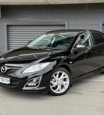 Недорогая "капсула времени": в Украине обнаружили 15-летнюю Mazda 6 с пробегом 3300 км 