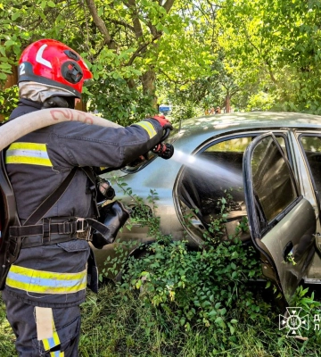 У Львові посеред дня загорівся автомобіль