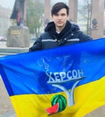“Росіяни хотіли вирізати моє тату з гербом України”: історія херсонця, якого 64 дні тримали у російській катівні. ВІДЕО