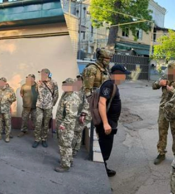 Знущання задля виконання мобілізаційного плану: ДБР викрило групу представників РТЦК на Одещині