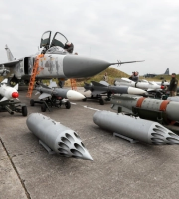 На Хмельниччині розбився бомбардувальник Су-24М: загинув льотчик та штурман